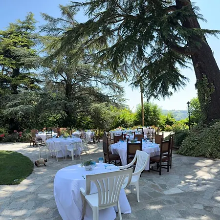Oda ve Kahvaltı Io&te Con Jacuzzi Privata A Monteriolo Canelli