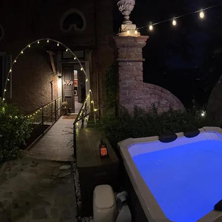 Io&te Con Jacuzzi Privata A Monteriolo Bed and breakfast *